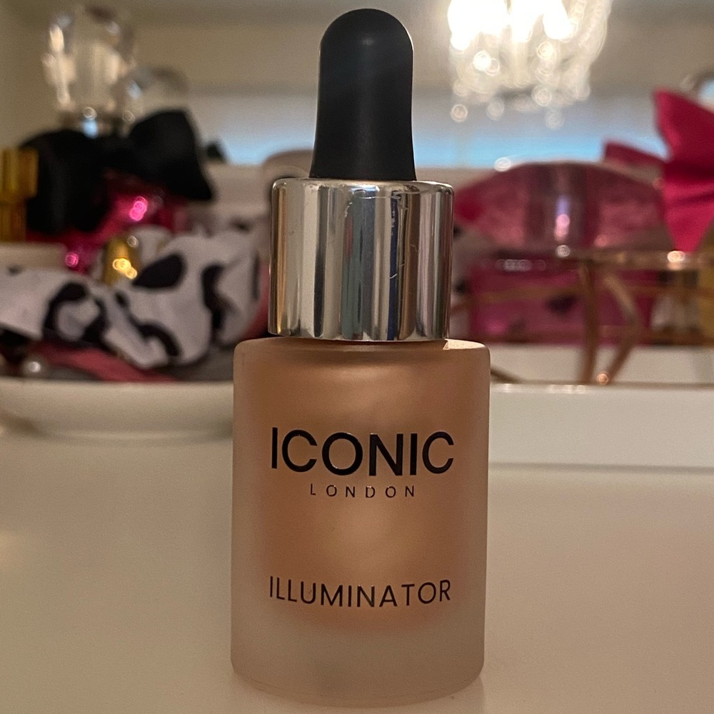 Iconic London Illuminator Drops in Original